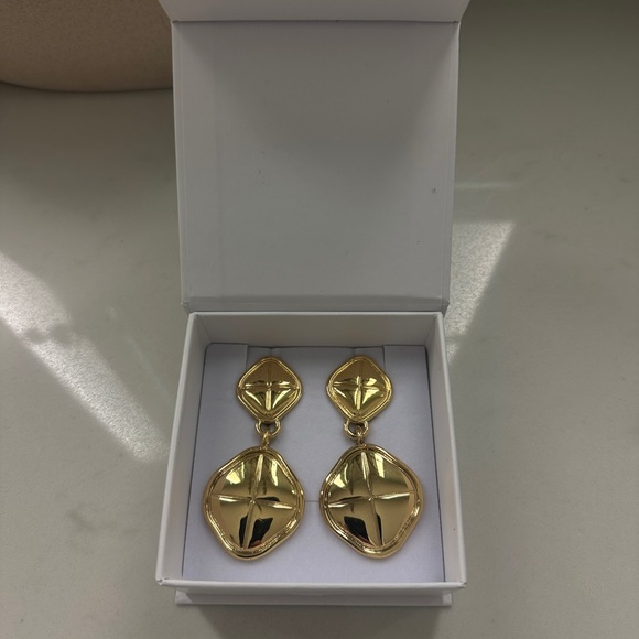 Heaven Mayhem Alma Gold Earrings - Picture 3 of 4